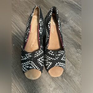 Toms wedge sandals size 8.5